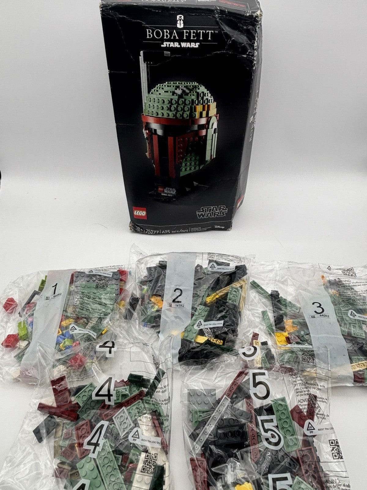 LEGO 75277 Boba Fett Helmet  Heavily Damaged Box & Instructions (Sealed Bags)3