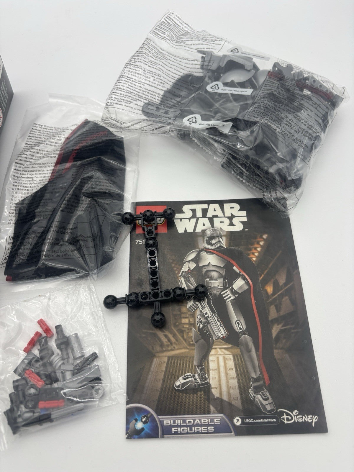 LEGO 75118 Captain Phasma  Damaged Box & Instructions (Sealed Bags)2